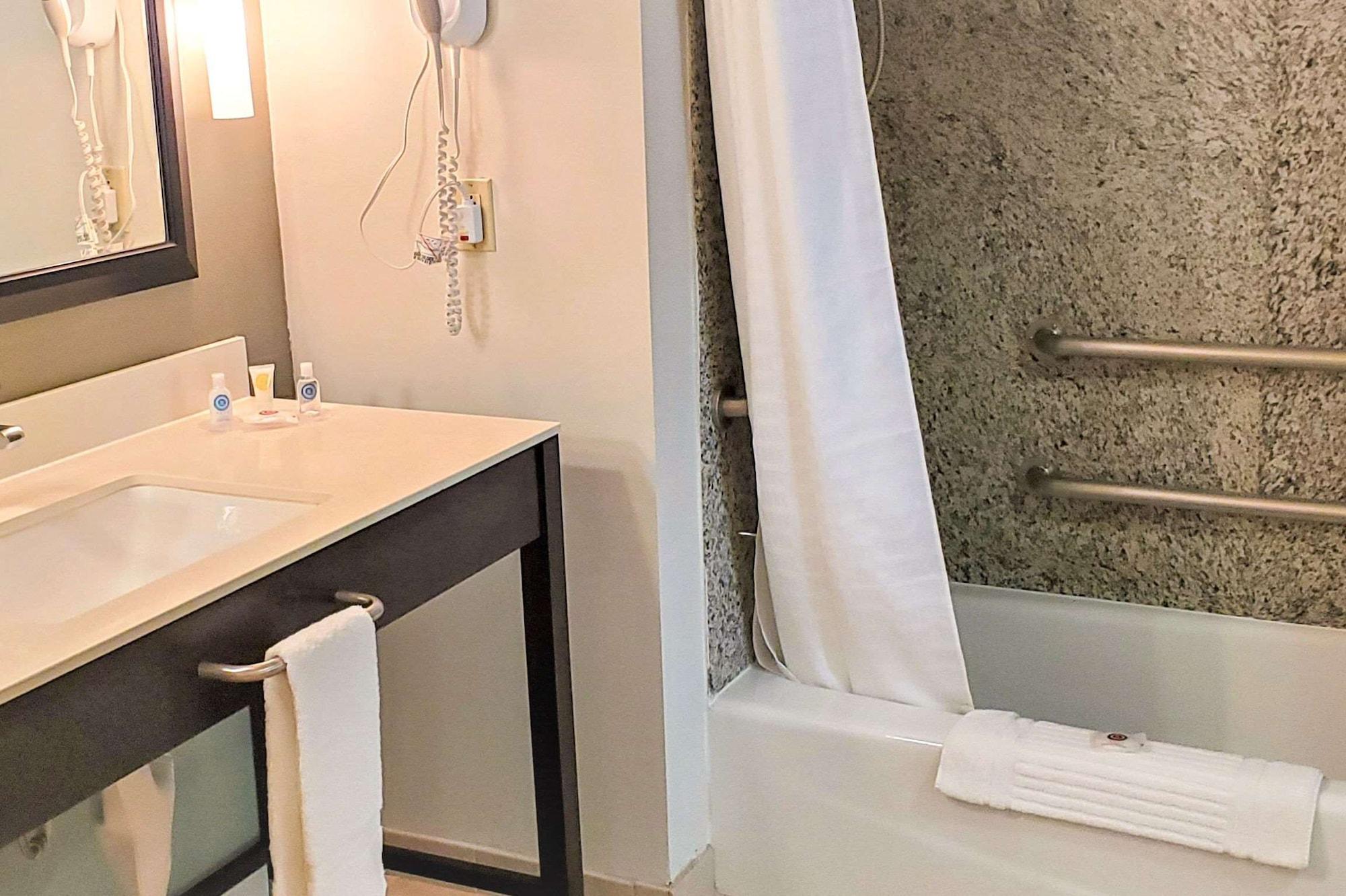 Hotel Comfort & Near Universal - N Hollywood - Burbank
