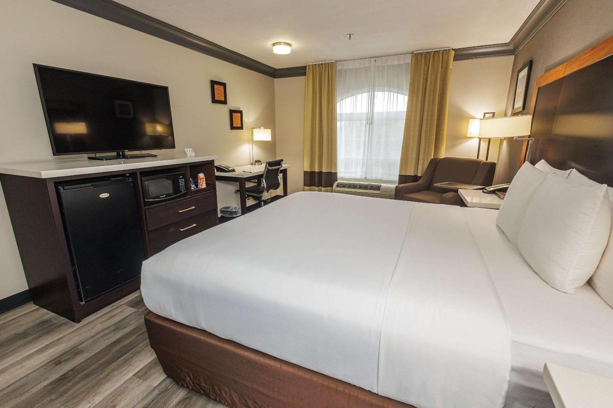 Hotel Comfort & Near Universal - N Hollywood - Burbank 3*
