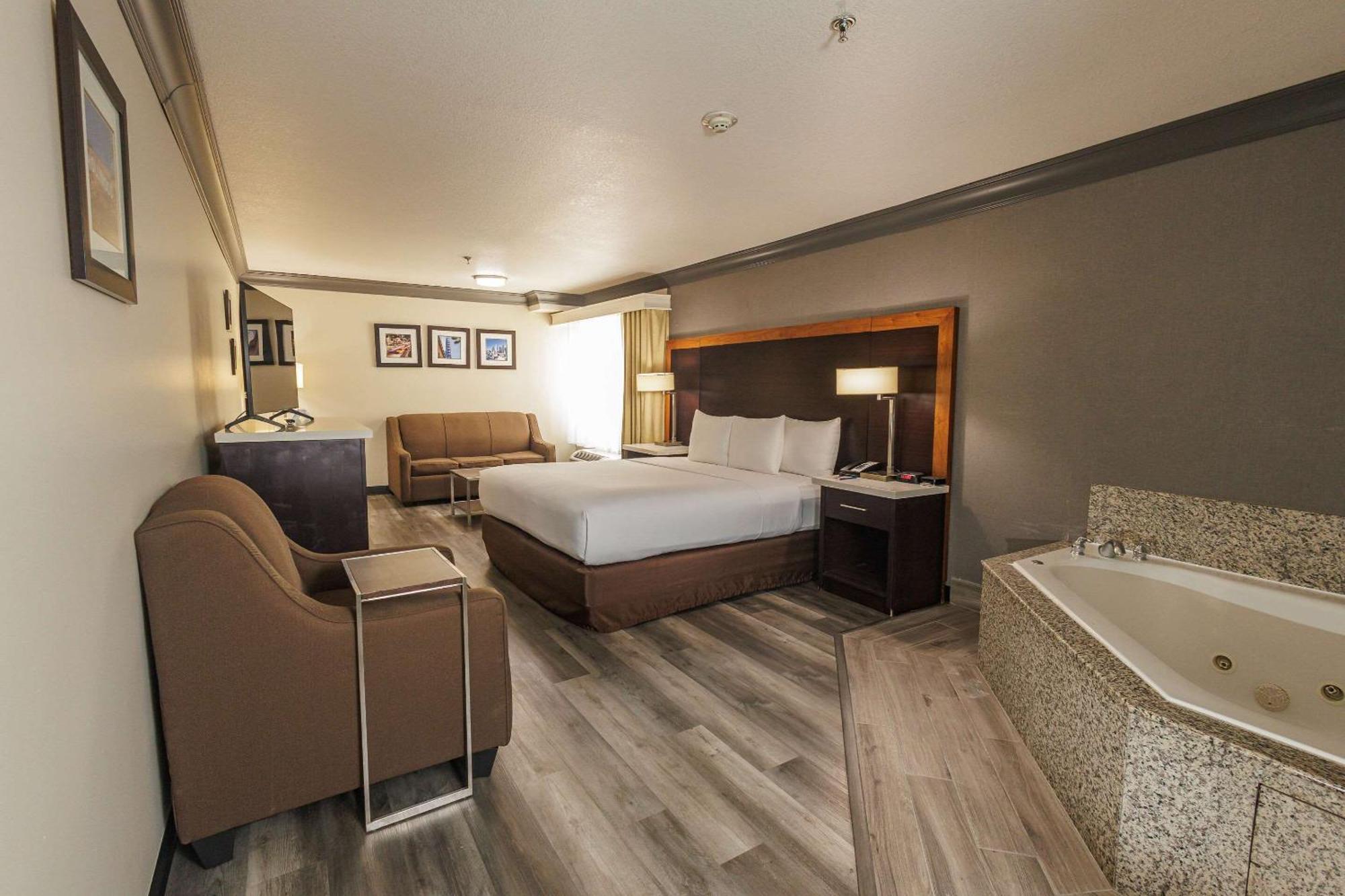 Comfort & Near Universal - N Hollywood - Burbank