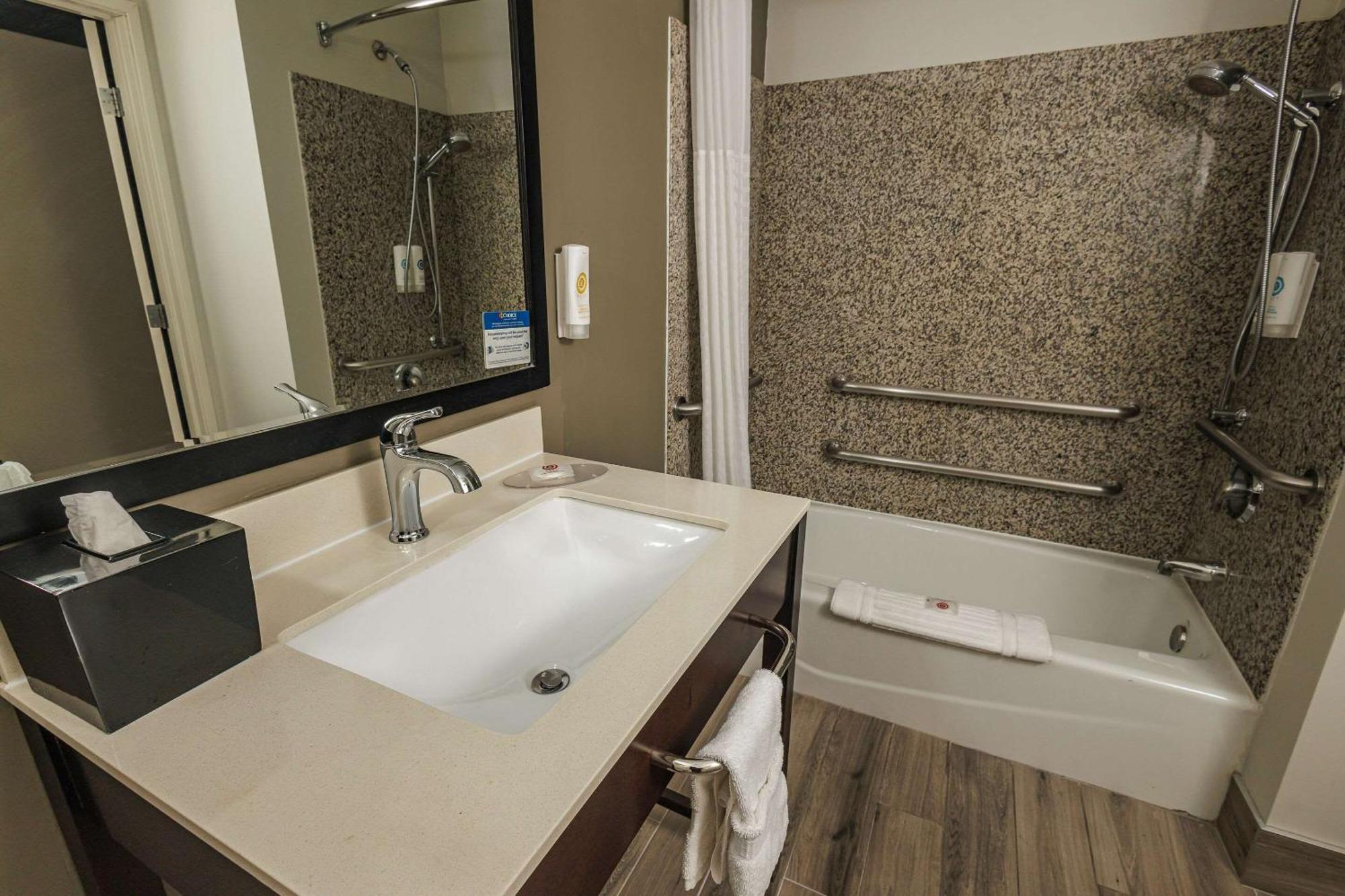 Comfort & Near Universal - N Hollywood - Burbank Los Angeles